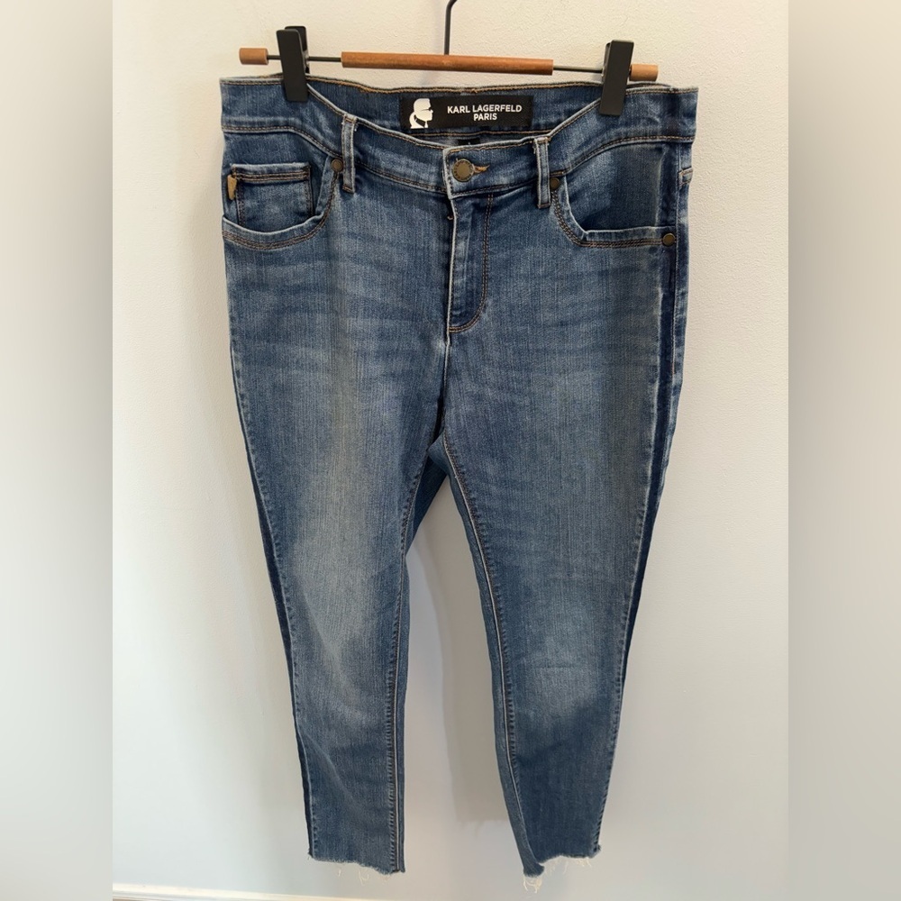 KARL LAGERFELD PARIS Size 6 Skinny Released
Side Hem Raw Ankle Hem Designer